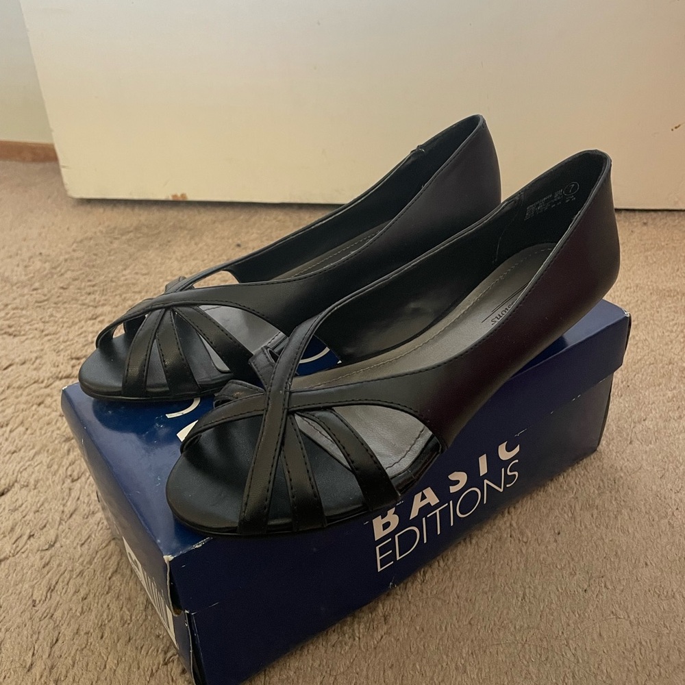Expressions Vintage Black Wedges